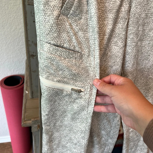 Athleta women’s printed venture pant size 6 - Picture 5 of 12